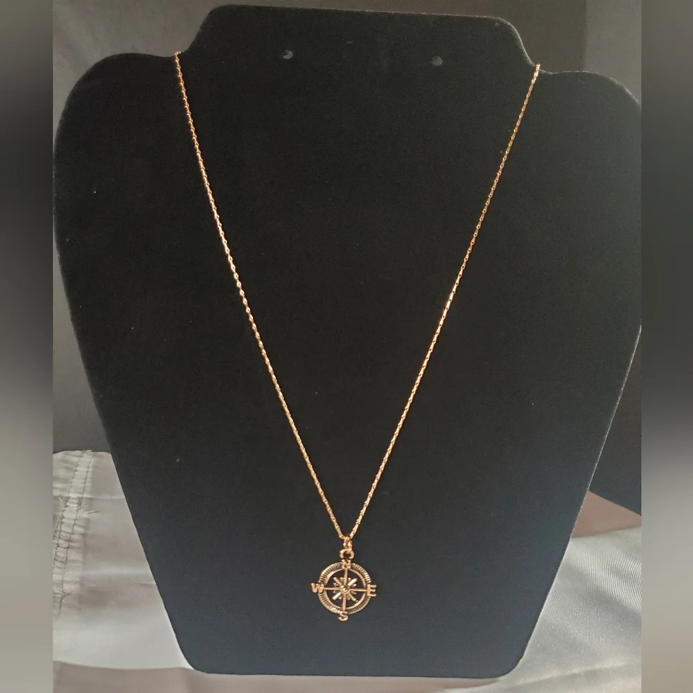 Compass Gold Necklace- New - Picture 2 of 4